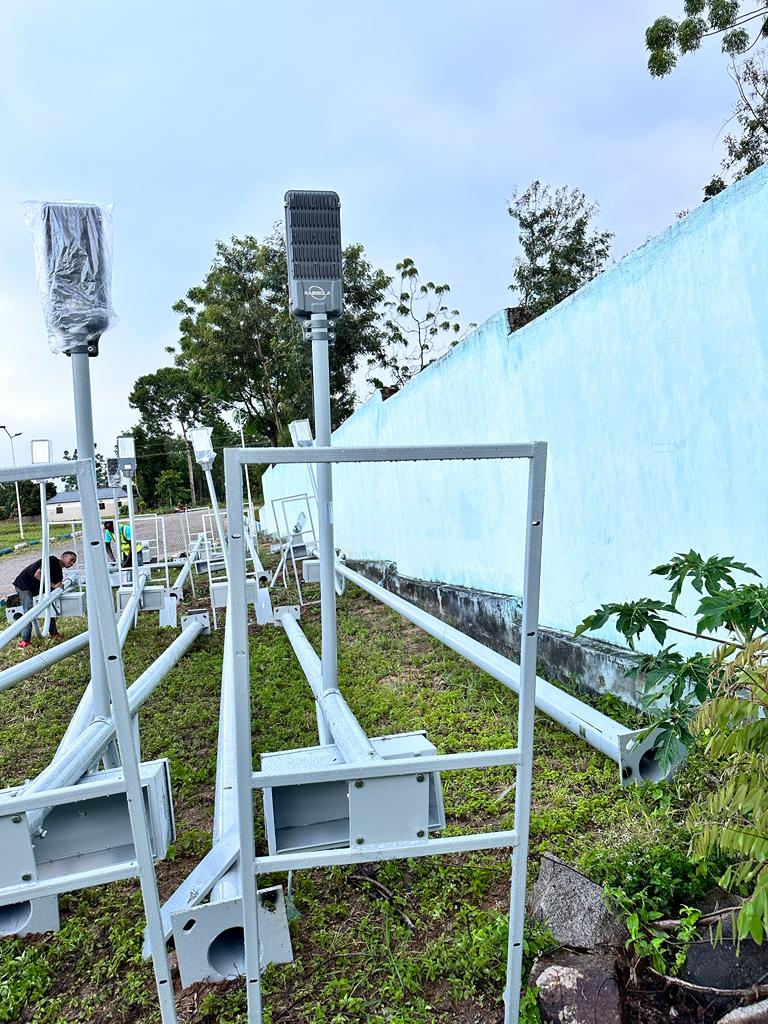 8M 50W Solar Street Light in Tanzania 3