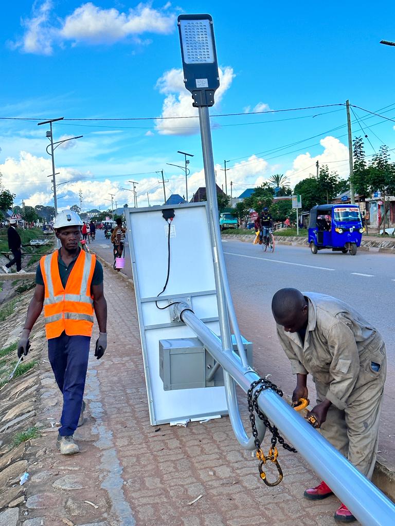 8M 50W Solar Street Light in Tanzania 4